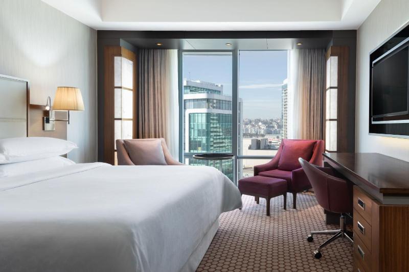 Club King Room image 4