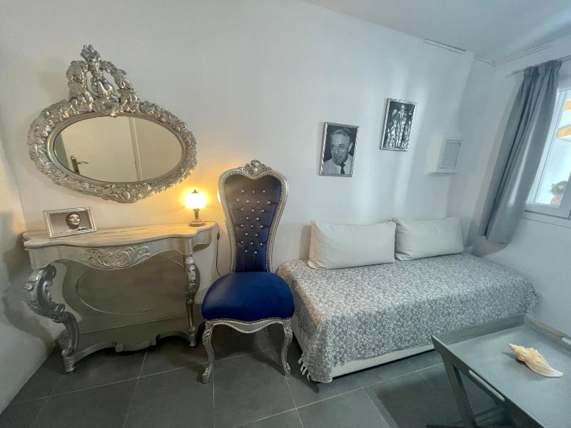 One-Bedroom Apartment with Pool View image 3