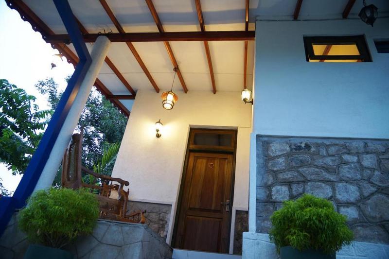 Kandy Inn by Moon hills - image 11