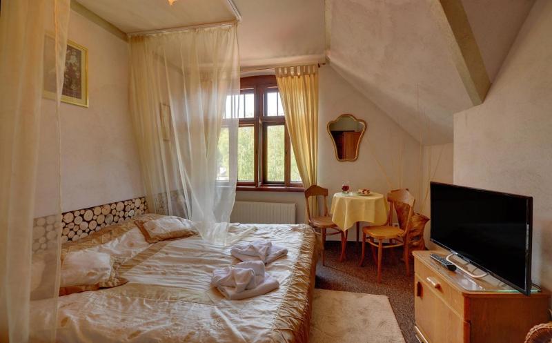 Economy Double Room image 1