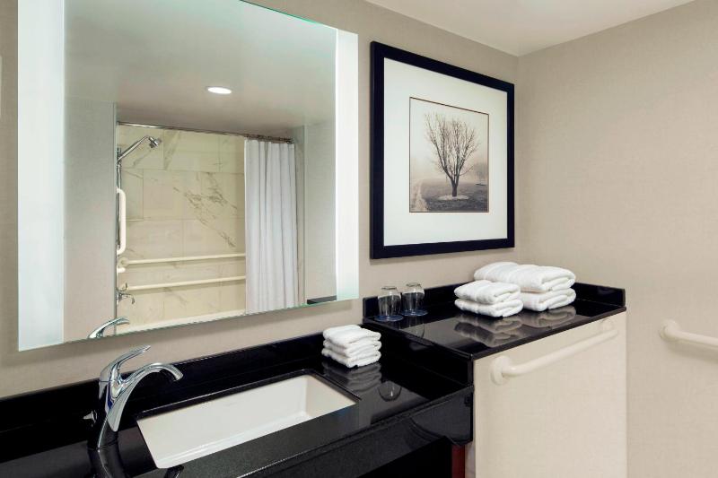 Guest room, King Room with Sofa bed image 2
