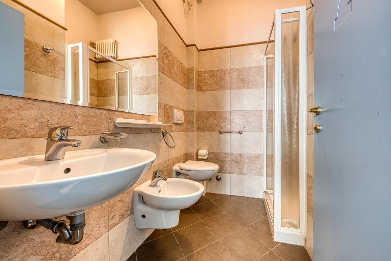 Small Double Room image 2