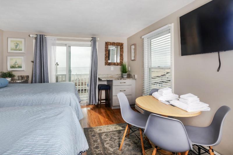 Deluxe Double Room with Ocean View with Kitchenette image 4