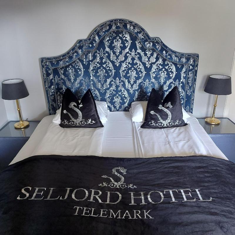 Double Room image 1