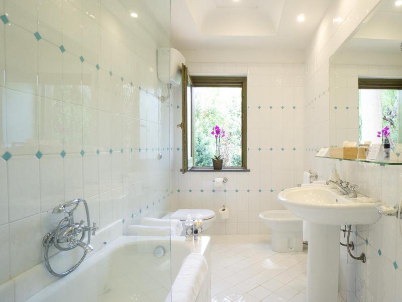 Superior Double Room with Sea View and Terrace image 1