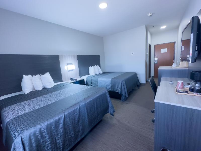 Queen Room with Two Queen Beds image 3