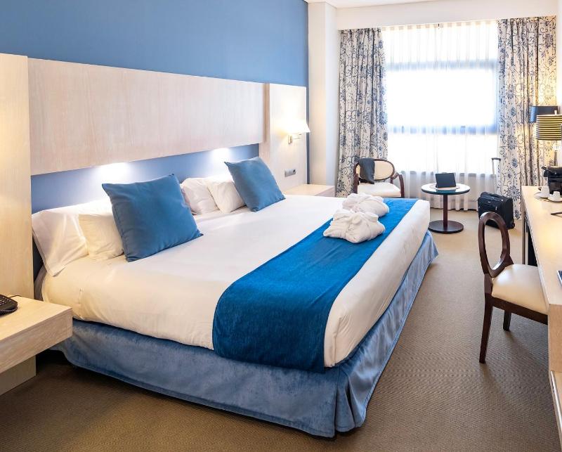 Deluxe Double Room image 4