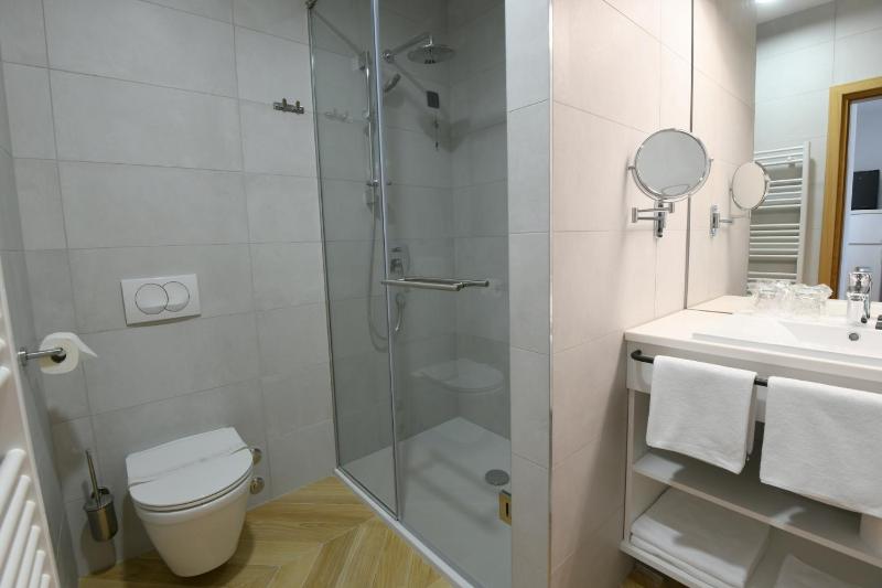 Apartment with Terrace (2 Adults) image 2