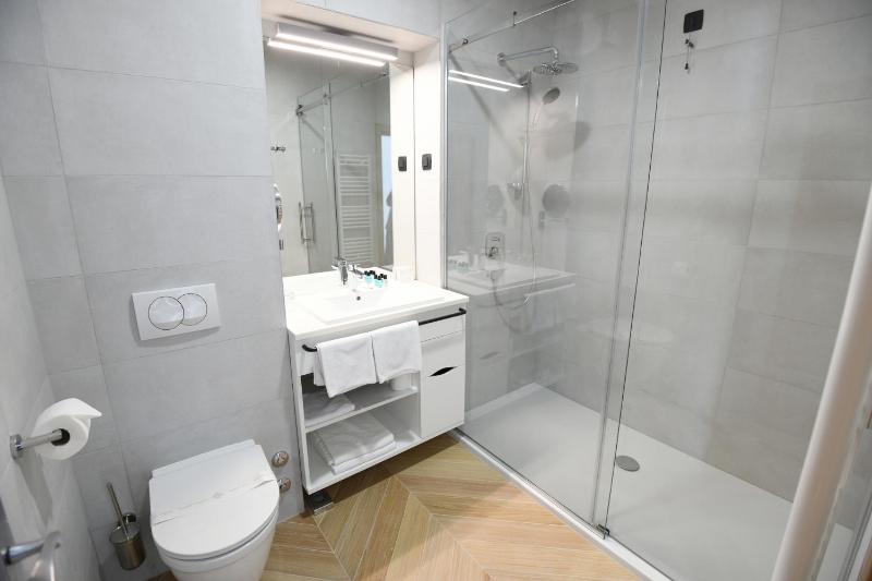 Apartment with Sea View (4 Adults) image 3