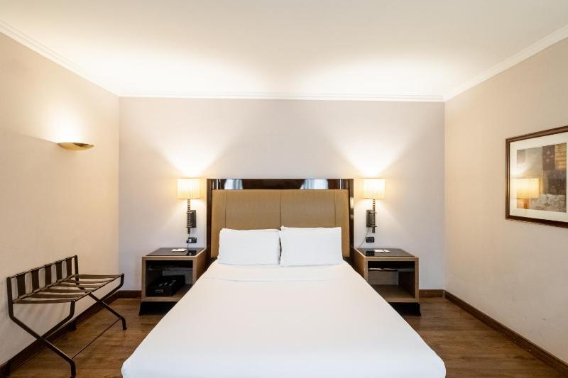 Suite with Spa Bath image 1