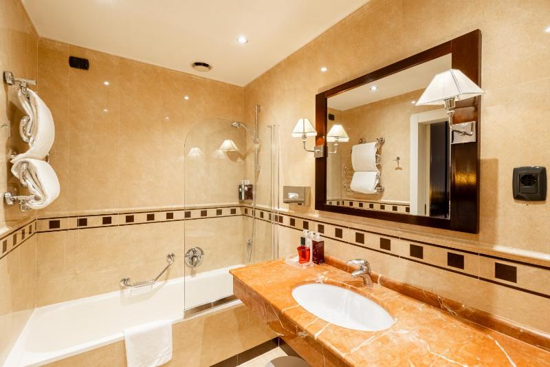 Junior Suite image 2