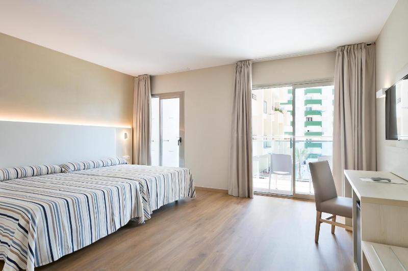 Superior Double Room (2 Adults + 2 Children) image 1