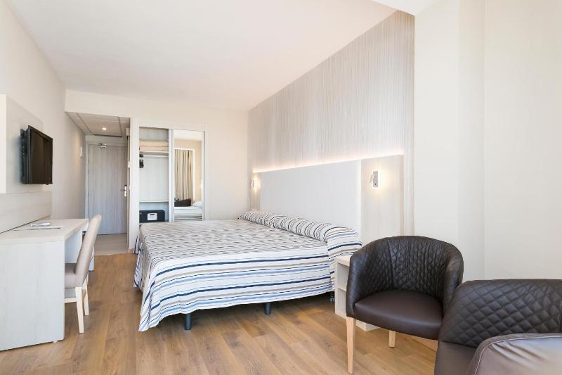 Superior Double Room (2 Adults + 2 Children) image 4