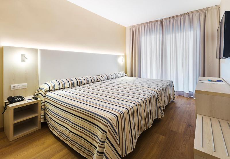 Superior Double Room (2 Adults + 2 Children) image 3