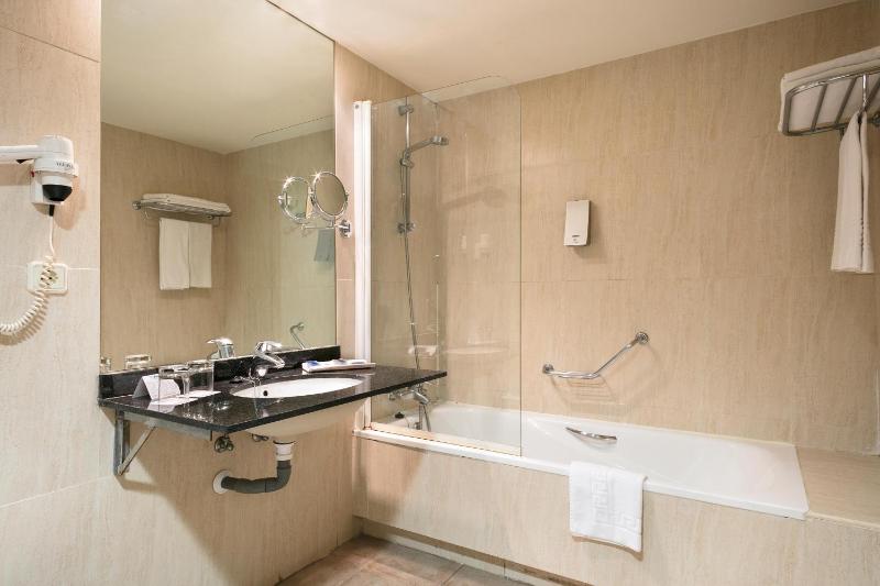 Superior Double Room (2 Adults + 1 Child) image 3