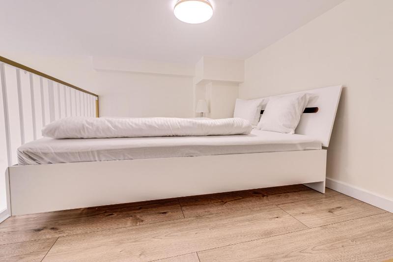 Studio Apartment image 4