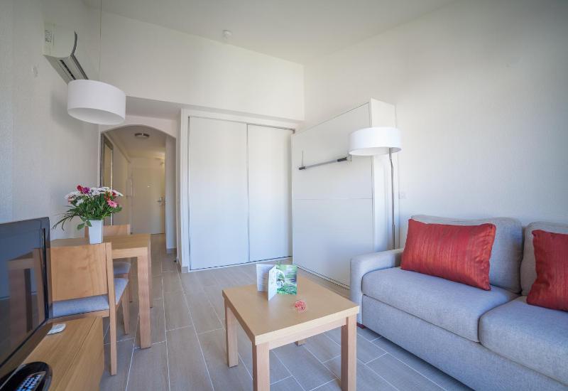 Studio Apartment image 1