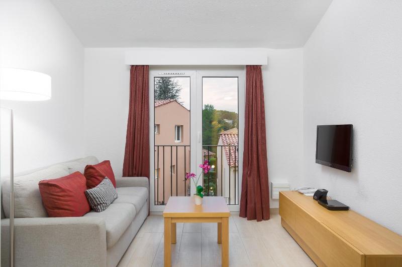 Studio Apartment image 3