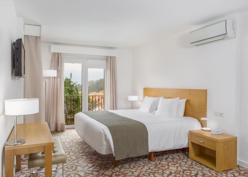 One-Bedroom Apartment image 1