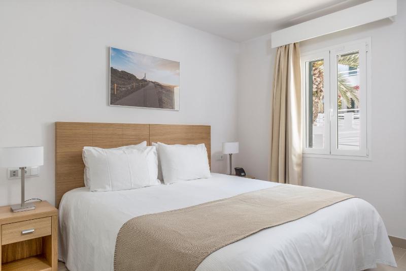 One-Bedroom Apartment image 2