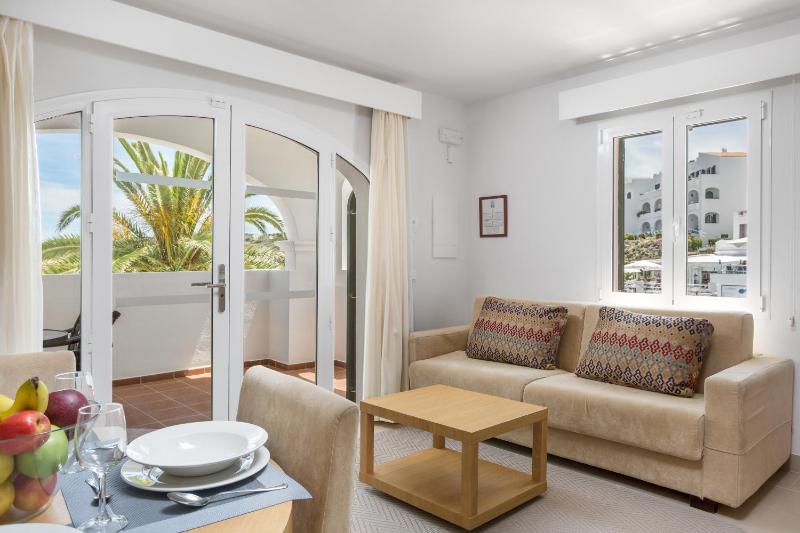 One-Bedroom Apartment image 3