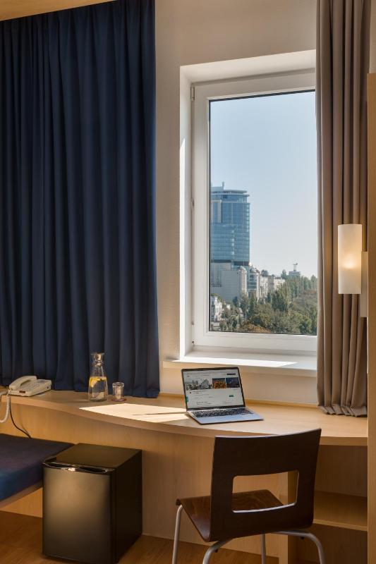 Premium Double Room image 3