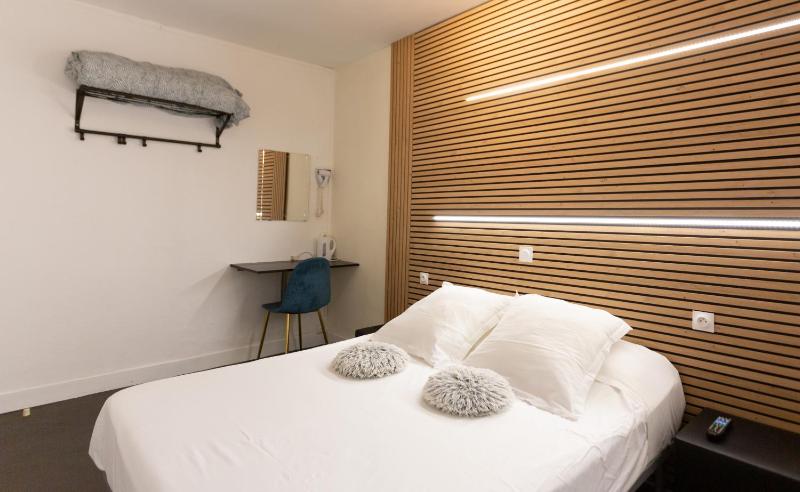 Deluxe Double Room image 1