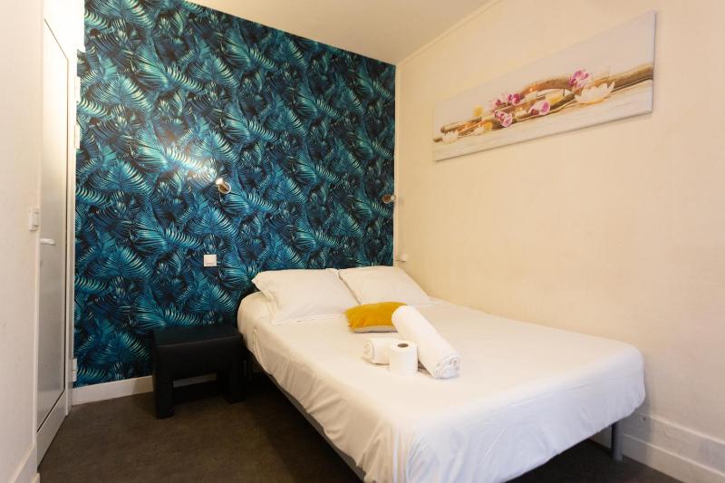 Double Room image 3