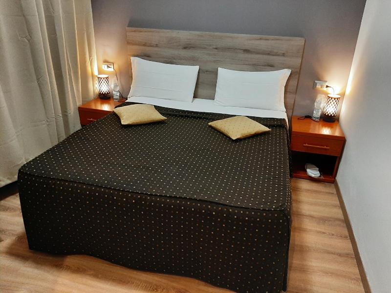 Standard Double or Twin Room image 3