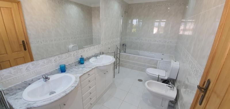 Villa Arquete 6 seat Jacuzzi 5 min walk to shops - image 8