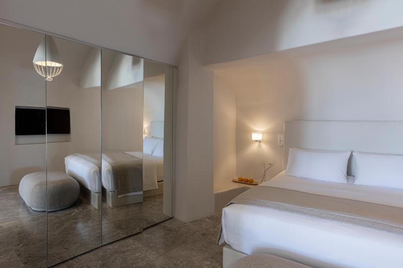 Infinity Pool Suite image 4
