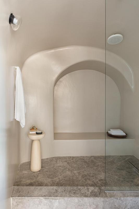 Infinity Pool Suite image 2