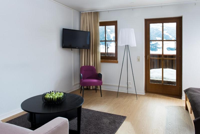 Family Room (2 Adults + 2 Children) image 2