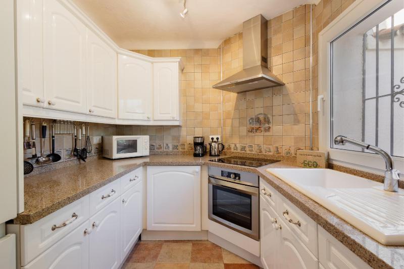 Two-Bedroom House image 3