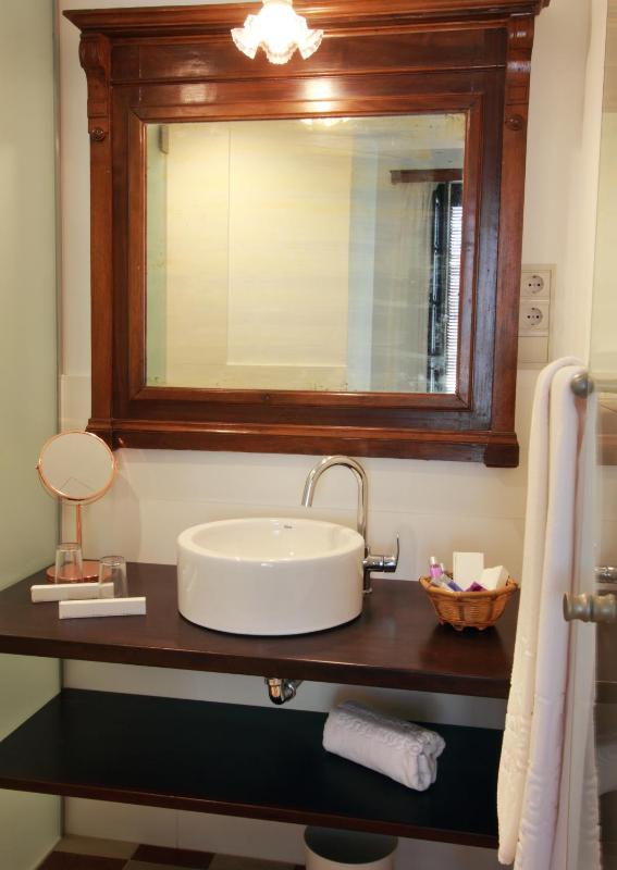 Standard Double Room image 2