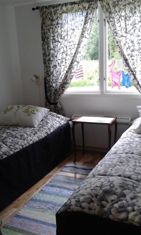 Twin Room with Shared Bathroom image 1