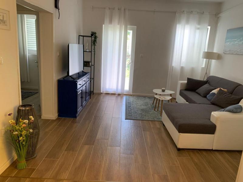 Apartment 877-3 - image 15