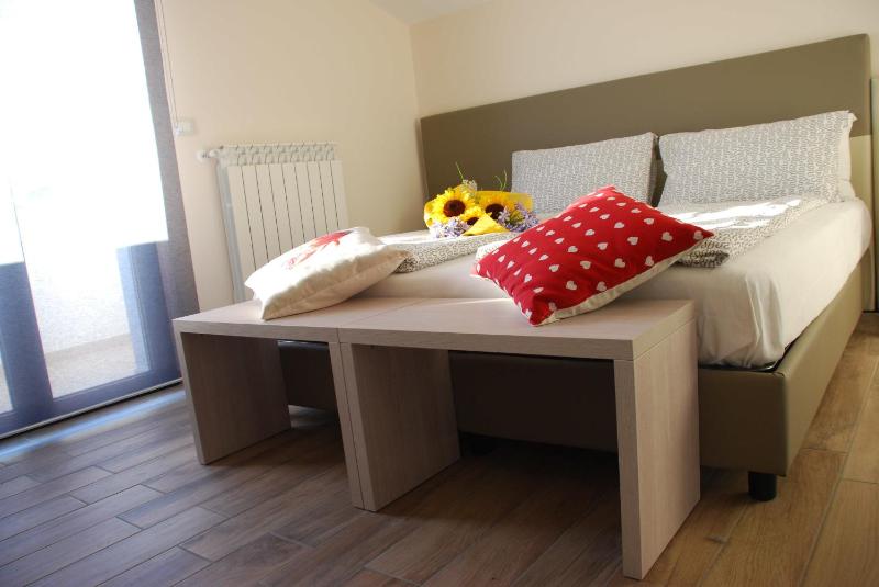 Deluxe Double or Twin Room with Balcony image 4