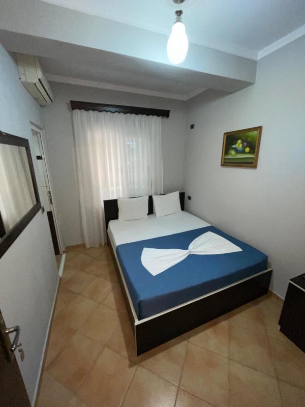 Small Double Room image 3