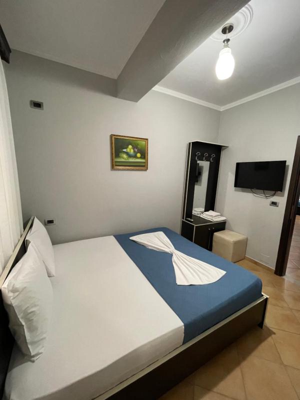 Small Double Room image 1