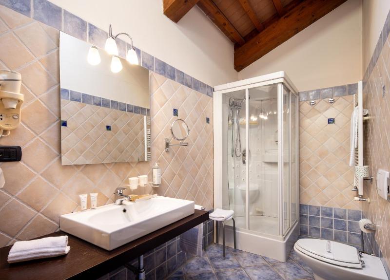 Superior Double Room image 3