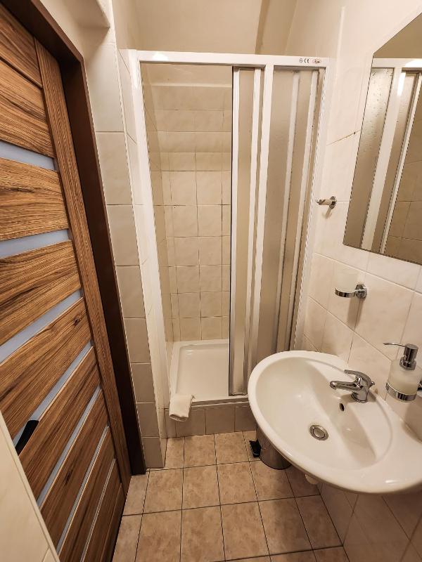 Standard Triple Room image 4