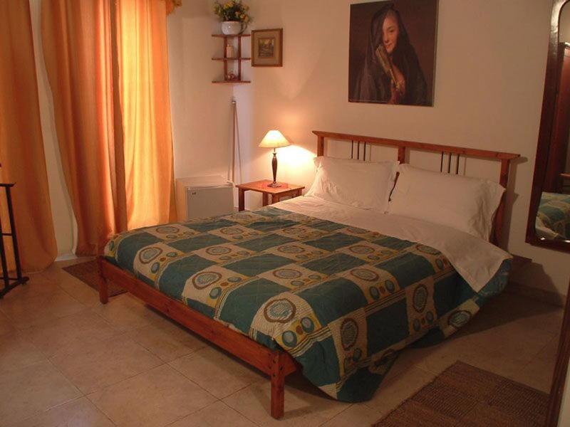 Double Room image 3