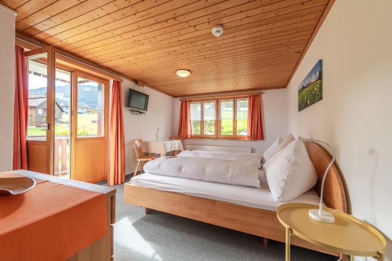Double Room with Private Bathroom image 2