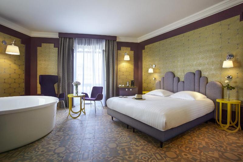 Deluxe Room with Comedie Square View image 1
