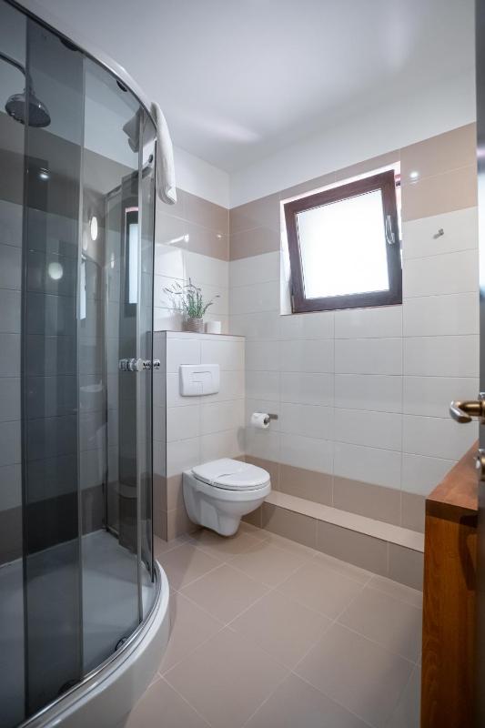 Standard Double Room image 4