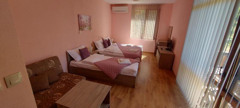 Triple Room with Extra Bed image 2