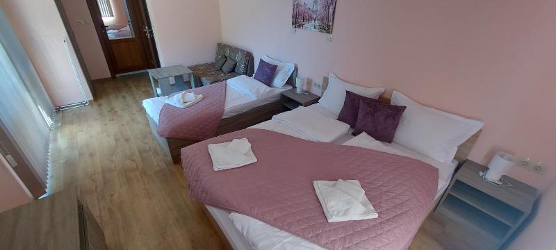 Triple Room with Extra Bed image 3