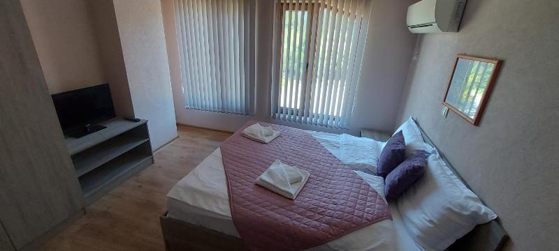 One-Bedroom Apartment image 3