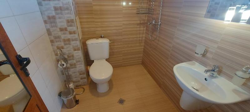 One-Bedroom Apartment image 2